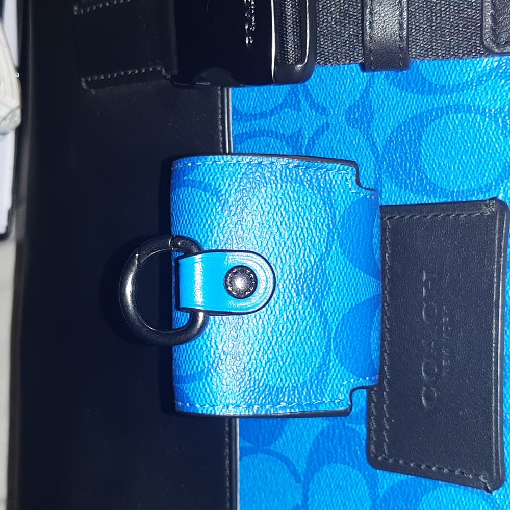 Coach Track Colorblock in Signature Leather &  Coach Large Wireless Earbud case - Picture 11 of 16